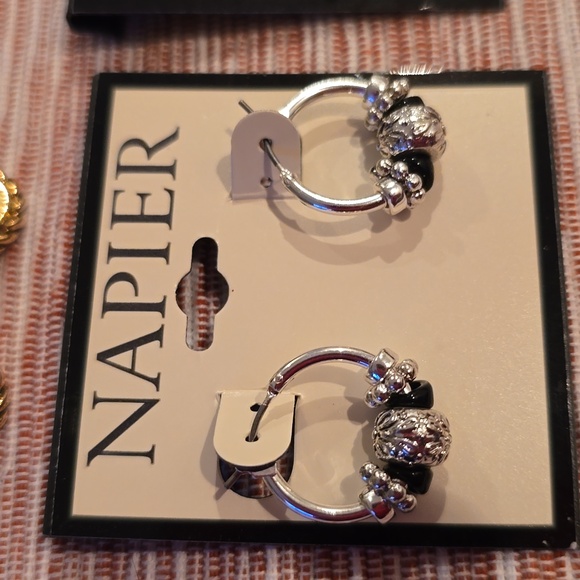 NAPIER BRAND WOMENS FASHION JEWELRY PIERCED EARRINGS BUNDLE OF 6 PAIRS - Picture 5 of 12